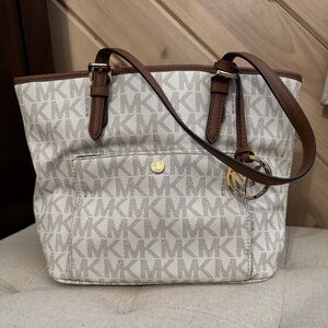 Michael Kors Jet Set Medium Snap Pocket Leather Tote Camel and White